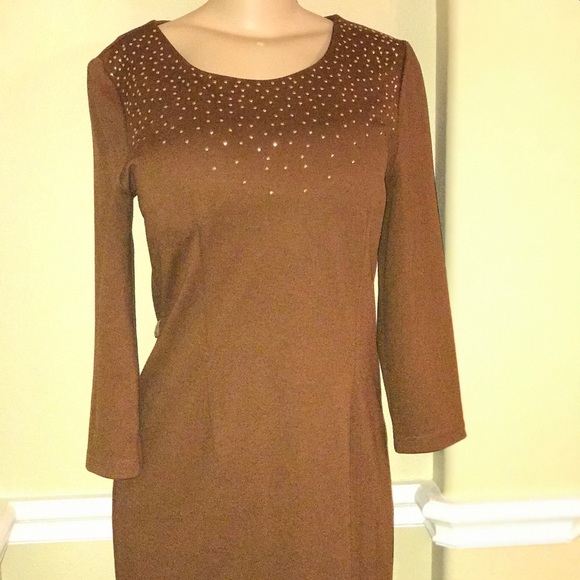 Elegant Golden Brown Dress - Picture 4 of 8